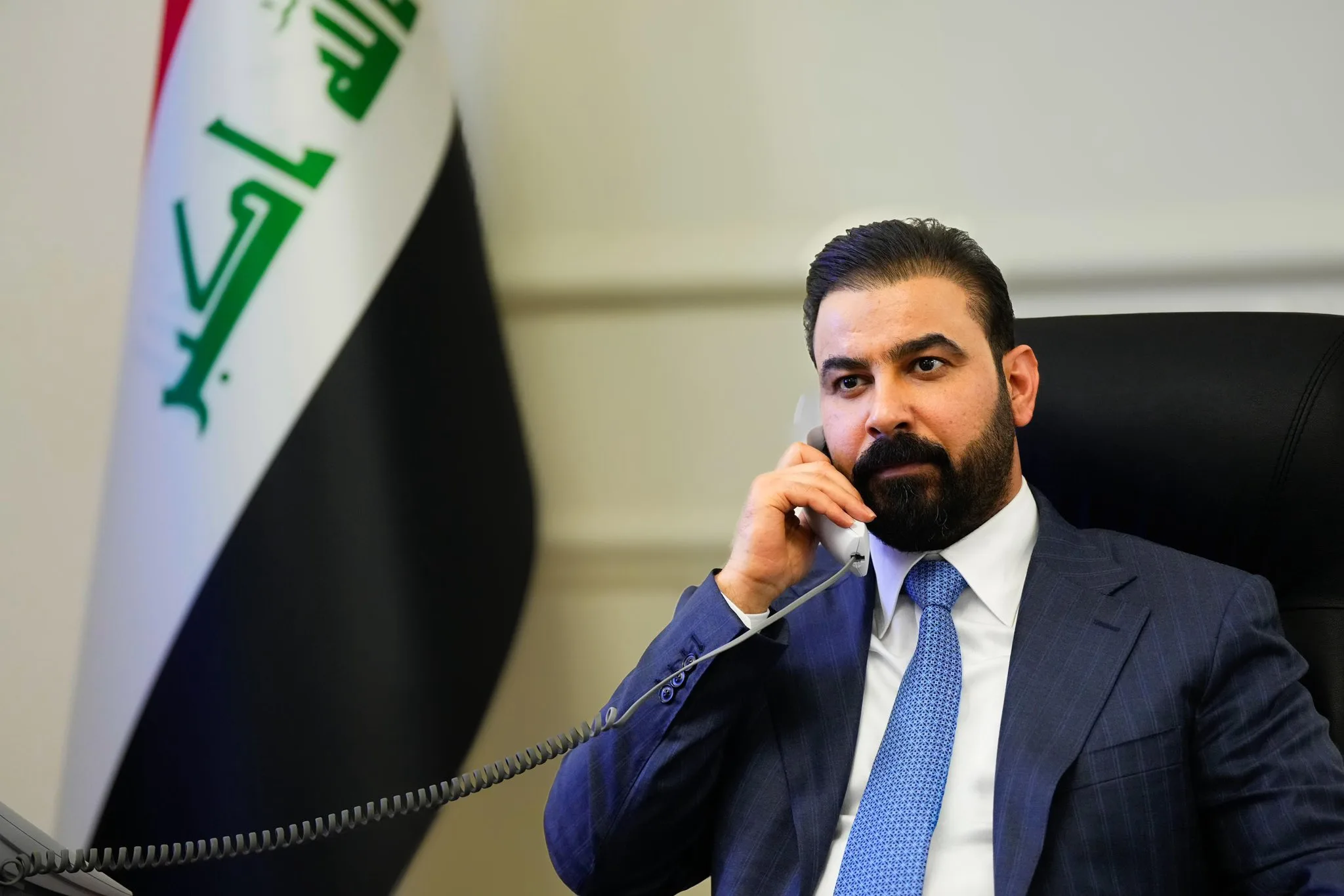 نواف سلام يهنئ الزيدي بتكليفه ويبحثان تعزيز العلاقات الثنائية