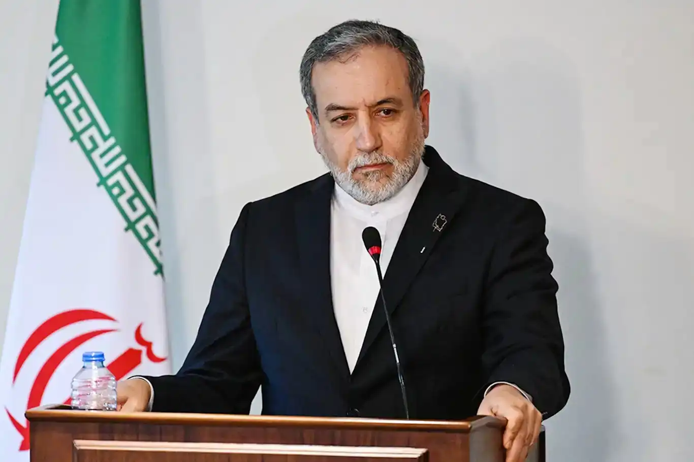 إيران تكثّف اتصالاتها الإقليمية: اتهام لواشنطن وتل أبيب وإعلان جولة مفاوضات جديدة بوساطة باكستان
