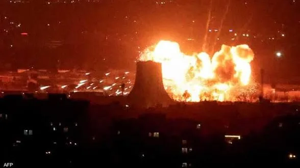 دوي انفجارات في بندر عباس وقشم.. وتسنيم تربطها بتحذيرات بحرية الحرس الثوري
