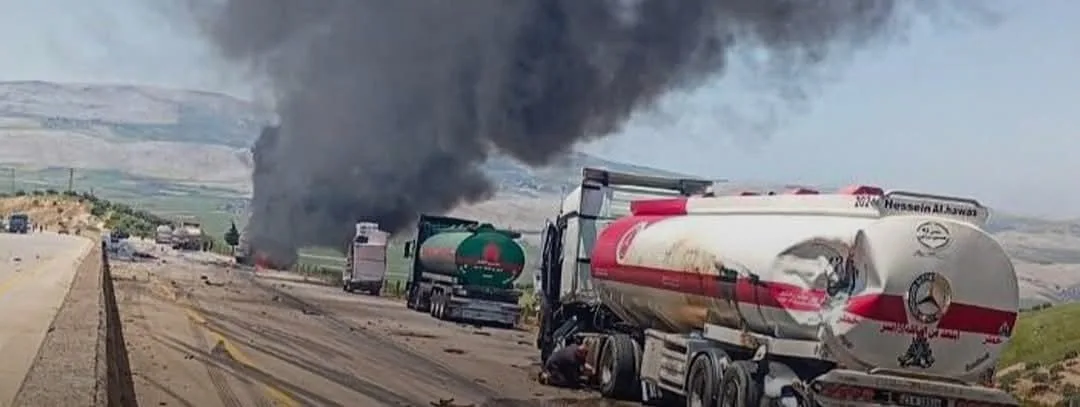 مصرع سوري وإصابة 3 من سائقي صهاريج النفط العراقي بحادث سير في ريف إدلب