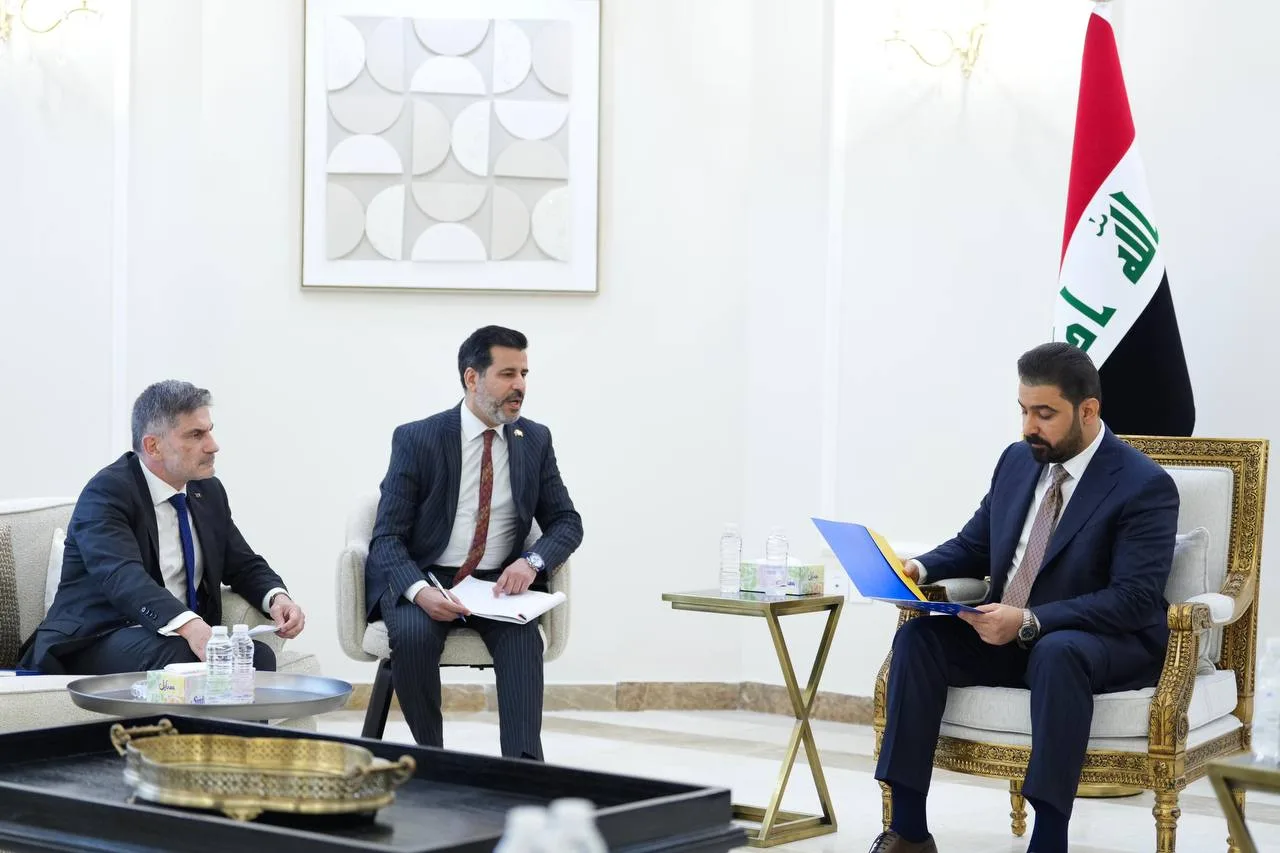 رئيس الوزراء المكلف علي فالح الزيدي يستقبل سفير الاتحاد الأوروبي لدى العراق