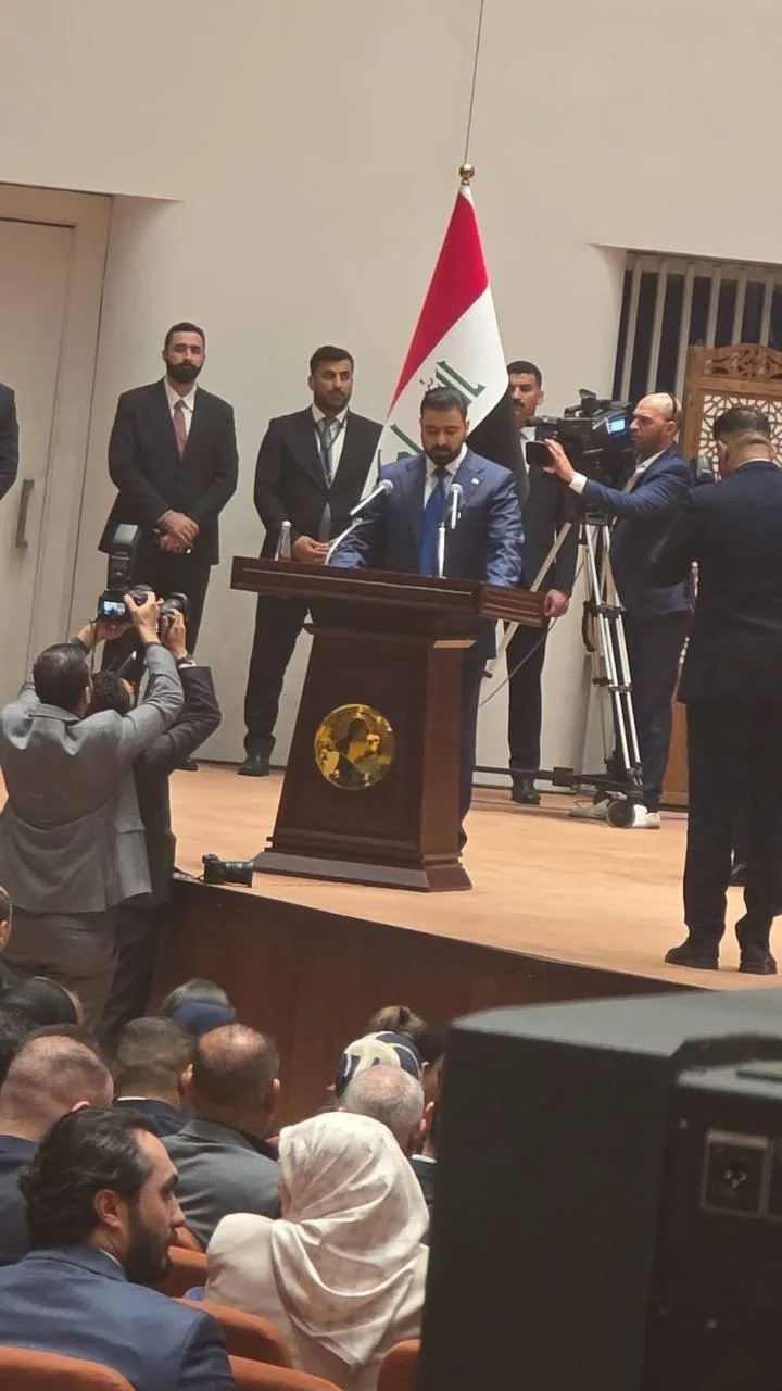 رئيس الوزراء المكلّف علي الزيدي يباشر بقراءة المنهاج الوزاري داخل البرلمان