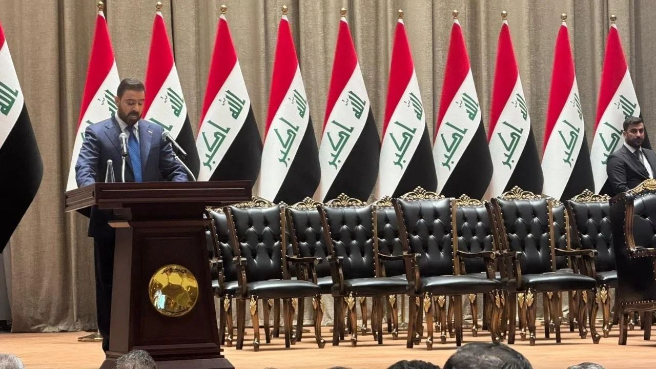 بالصور.. رئيس الوزراء المكلّف علي فالح الزيدي يقرأ المنهاج الوزاري داخل مجلس النواب