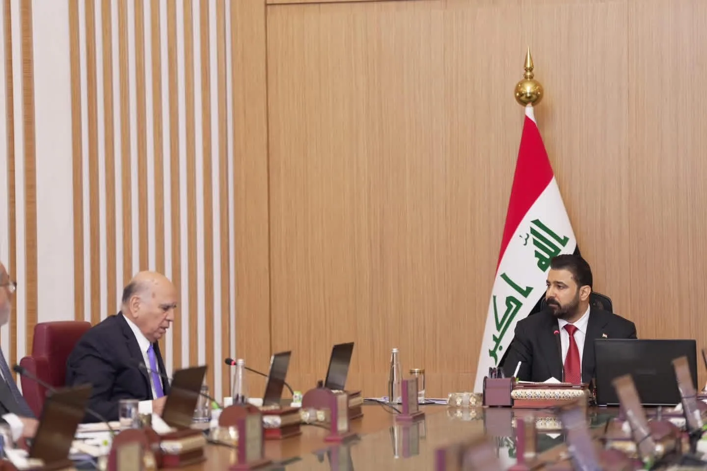 الزيدي يطلق أول توجيهات حكومته.. خارطة اقتصادية وتحول رقمي ومكافحة للفساد
