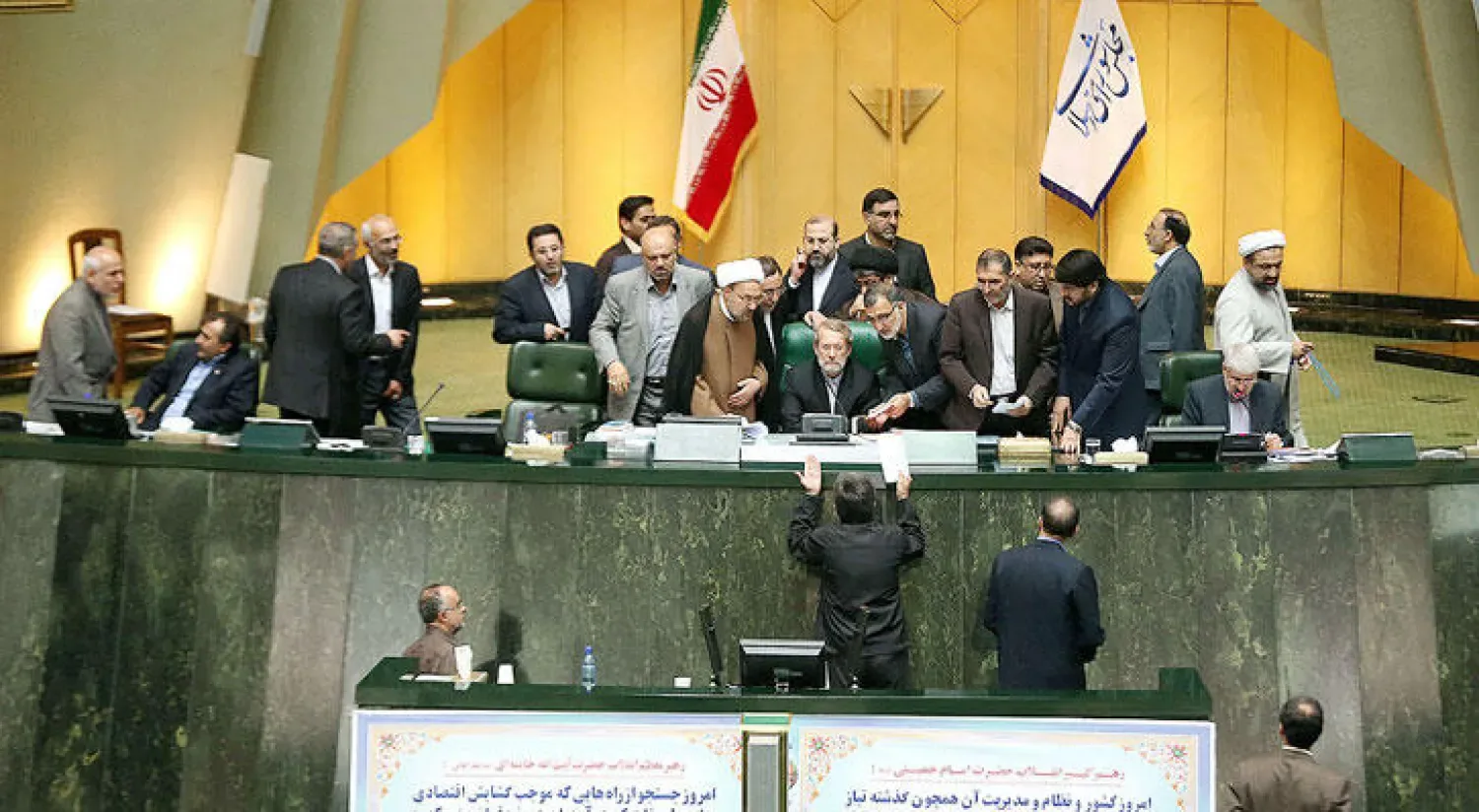 مجلس الشورى الإيراني: "الدفاع المقدس" ماضٍ حتى كسر العدو واقتلاع القواعد الأميركية من المنطقة