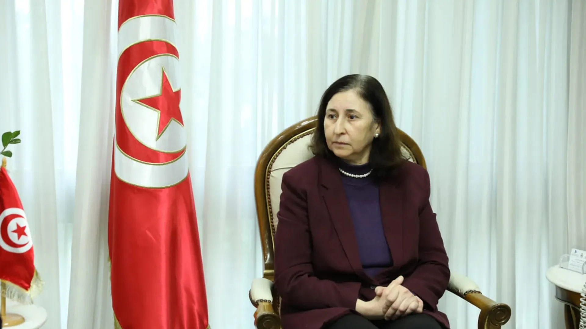 رئيس الوزراء يتلقى رسالة تهنئة من رئيسة الحكومة التونسية