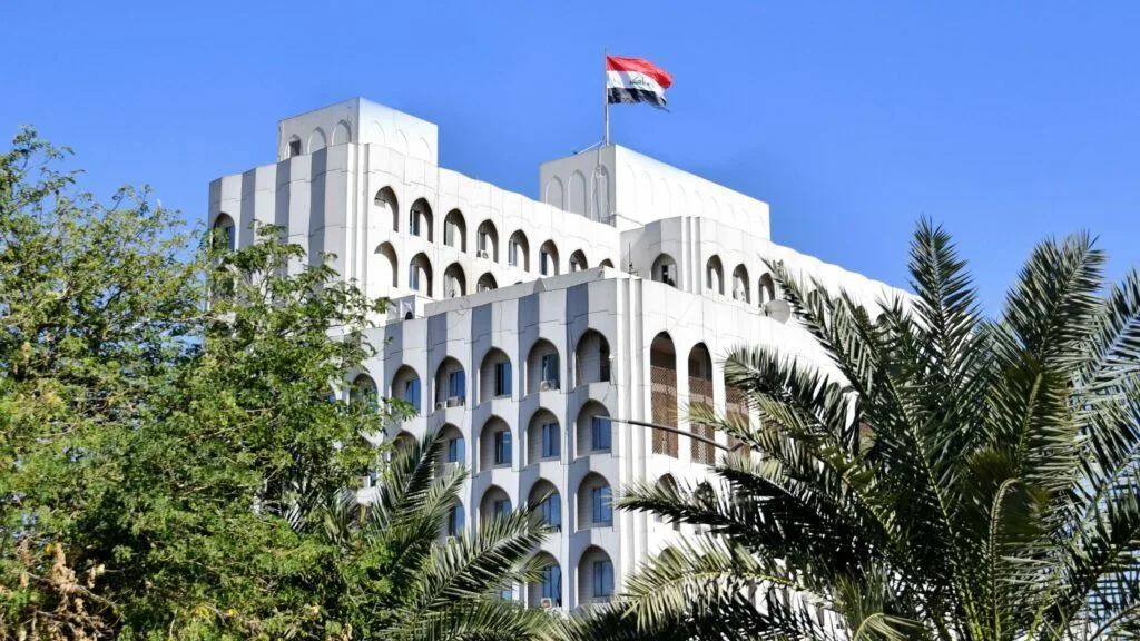 الخارجية العراقية ترحب بالتفاهم الإيراني–الأمريكي وتؤكد دعم الحوار وفتح مضيق هرمز