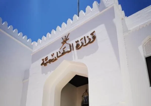عُمان تؤكد استمرار جهودها لاستعادة حرية الملاحة في مضيق هرمز