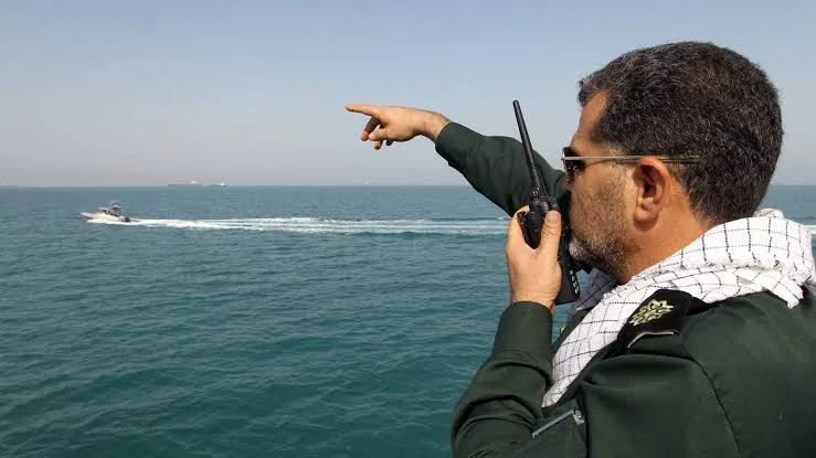 الحرس الثوري الإيراني: قواتنا تسيطر على مضيق هرمز وتحذر السفن المخالفة للمسار الآمن