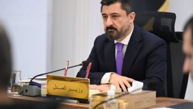 وزير العدل يوجه بإعفاء أسر الشهداء من رسوم الخدمات العدلية.